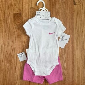Nike Baby Girl 2 Piece Outfit Set
